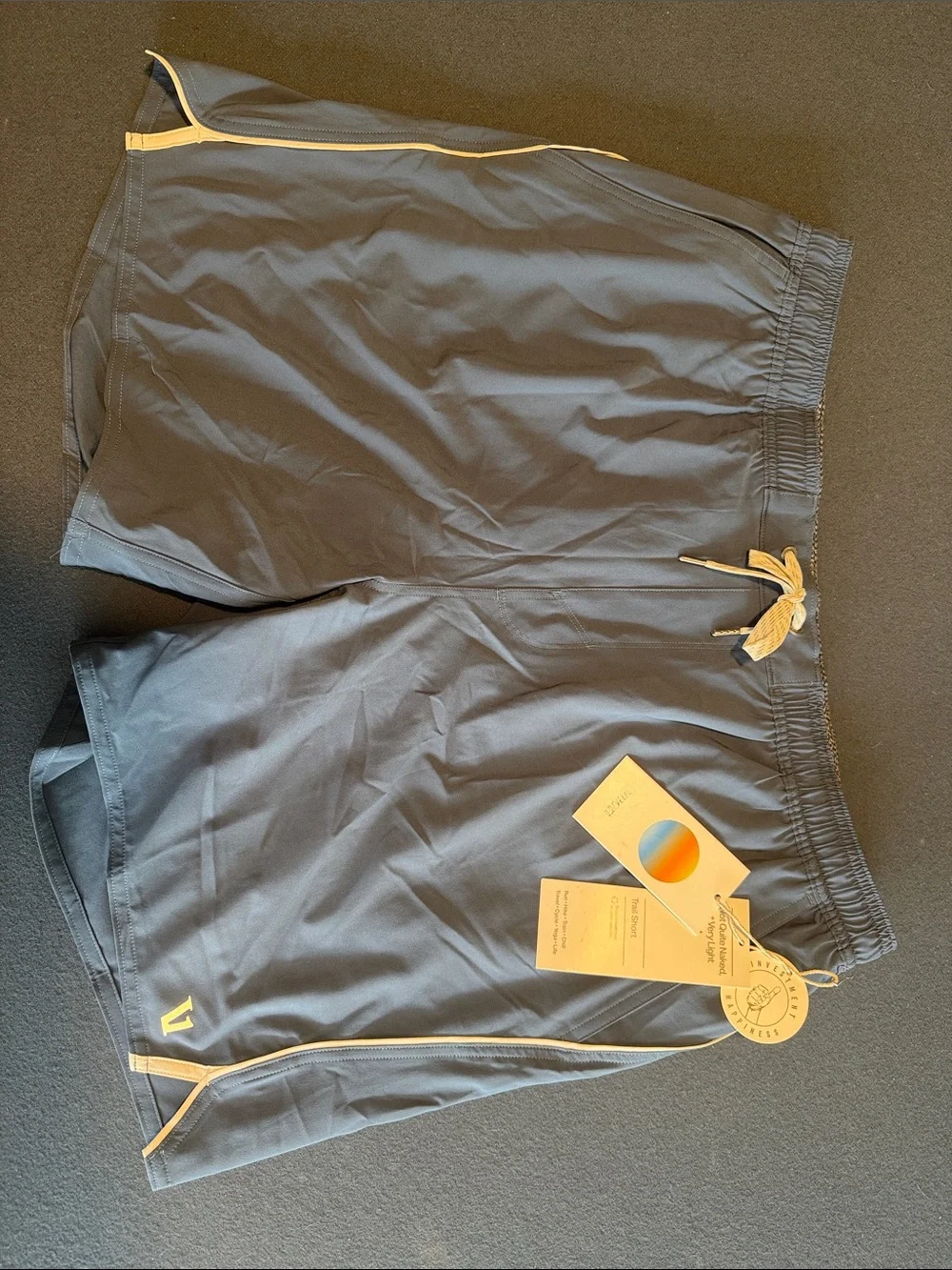 NWT - Vuori Men's Trail 2.0 Athletic Shorts in Pacfic/Heather Grey with White Tr